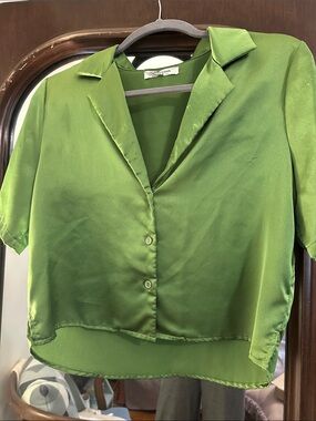 Glamorous Olive Short-Sleeve Button Crop Blouse